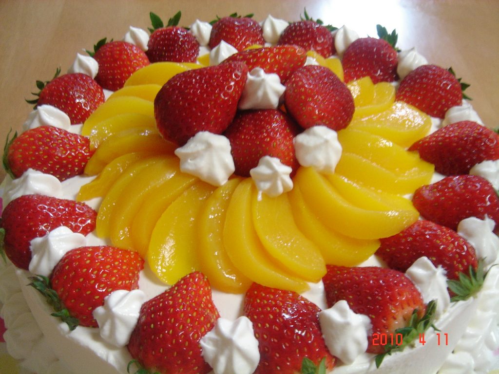 Cómo decorar un pastel con frutas