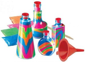Cómo decorar una botella con arena de colores