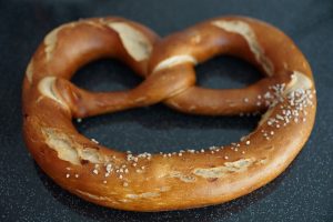 Cómo preparar pretzels de canela