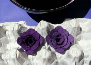 Cómo hacer flores con cartones de huevos