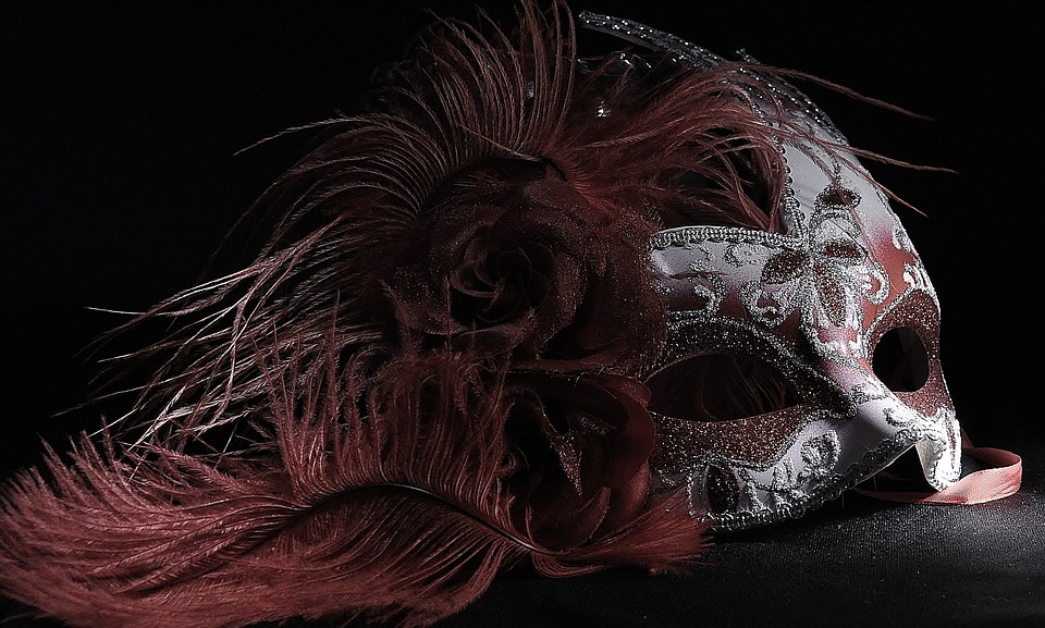 Cómo hacer una máscara de carnaval con papel de seda
