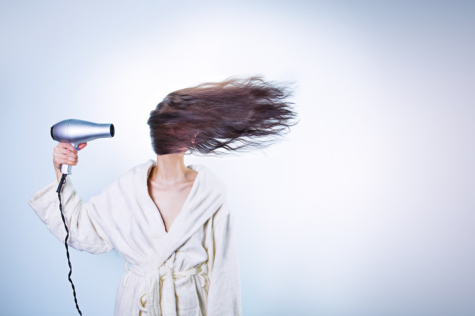 Cómo reparar el cabello dañado en casa