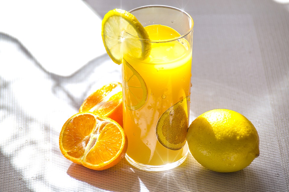 Cómo hacer una limonada con menta