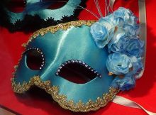 Cómo abrillantar una máscara para Carnaval