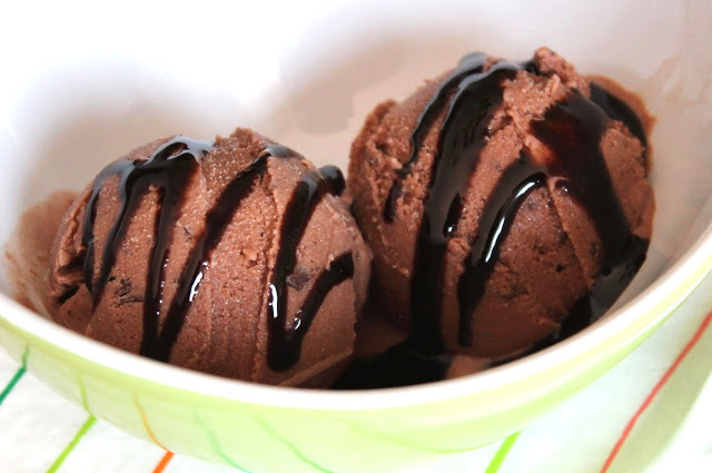 Cómo hacer helado de chocolate cremoso
