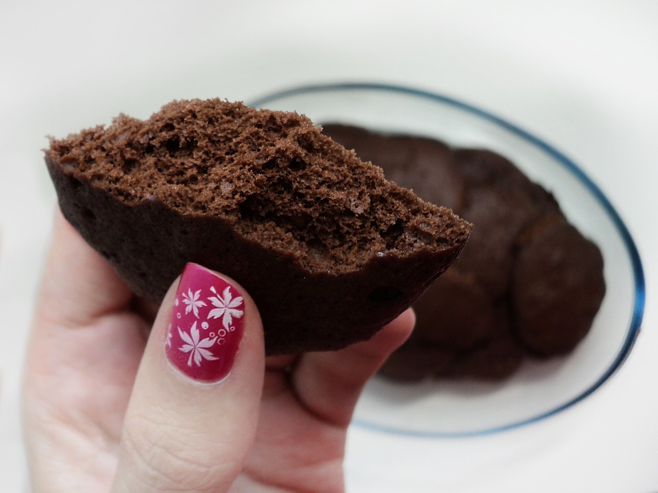 Cómo hacer una torta brownie de microondas