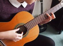 Cómo mejorar tus habilidades con la guitarra