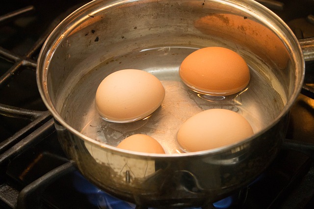 Cómo hacer Minions con los huevos del desayuno