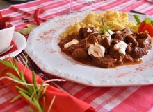 Cómo hacer el goulash húngaro de los pobres