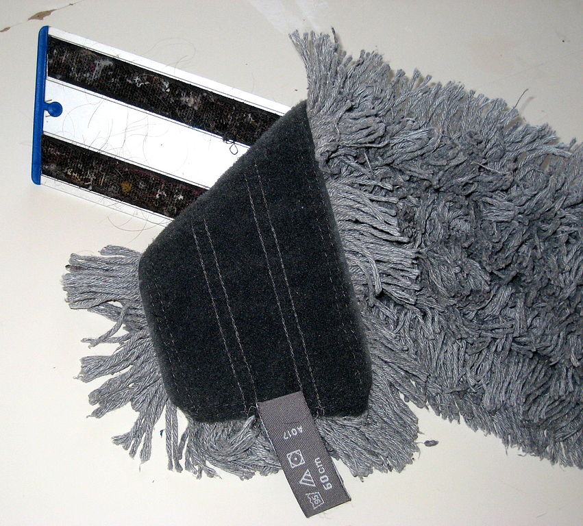 851px-Mop,_velcro_mop_and_handle