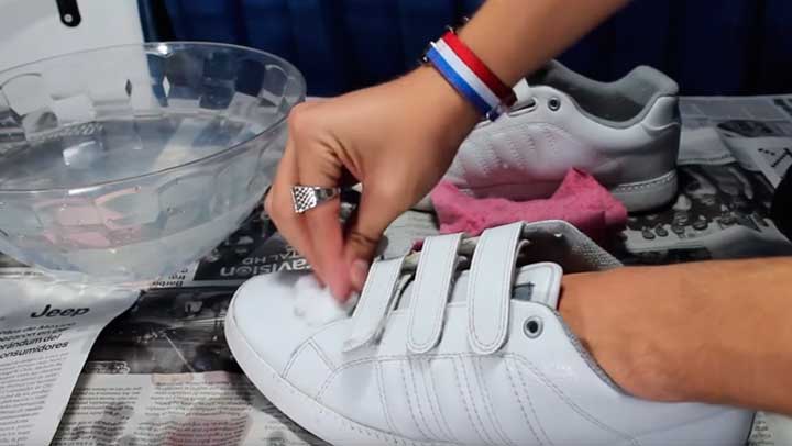 Como limpiar zapatos blancos 2