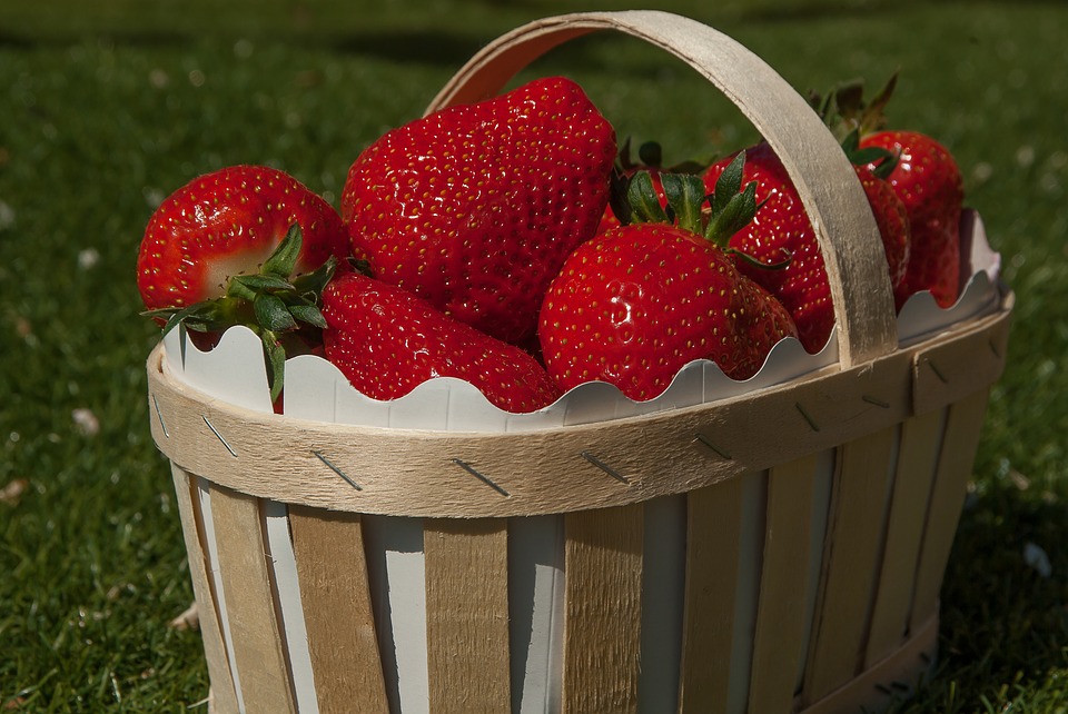 basket-strawberries-2208356_960_720