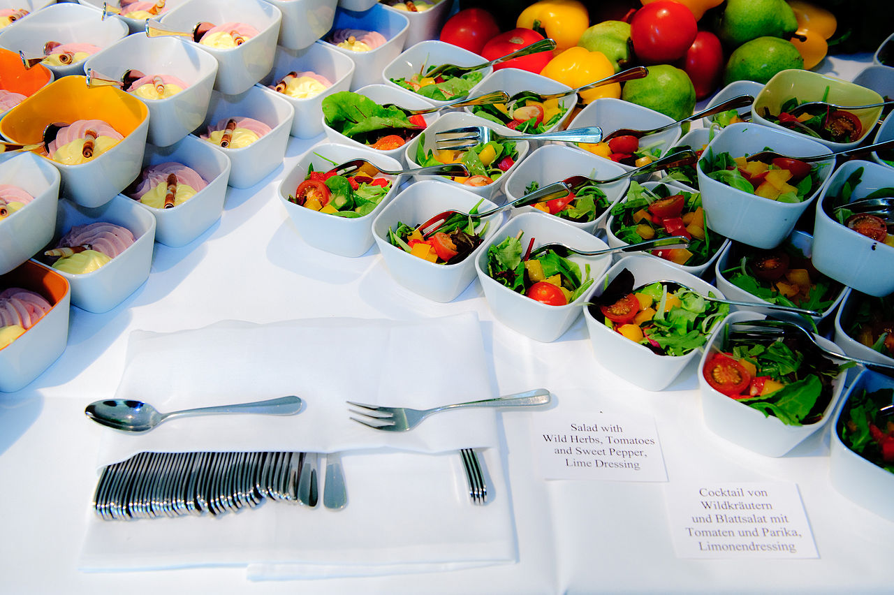 1280px-Flickr_-_boellstiftung_-_Catering