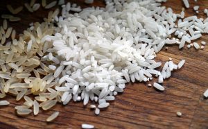 Cómo hacer una ensalada de arroz mediterránea 3