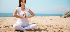 Cómo hacer yoga durante el embarazo 2