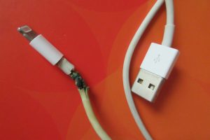 Cómo reparar el cable USB de tu iPhone o iPod