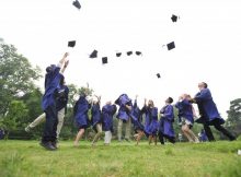 Cómo hacer divertidos birretes de graduación