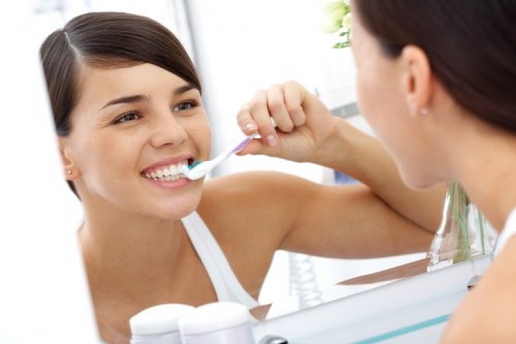 Cómo cepillarse los dientes adecuadamente