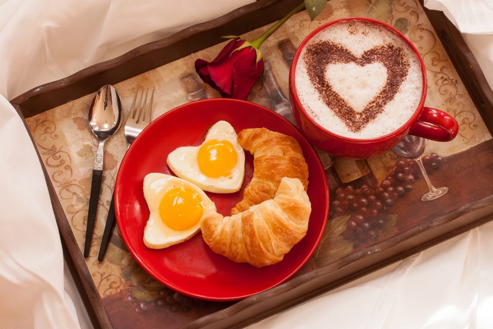 Cómo hacer un desayuno romántico 