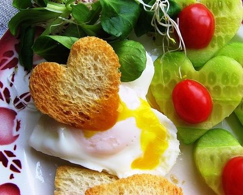 Cómo hacer un desayuno romántico 