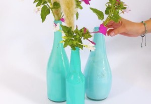 Cómo hacer un florero con botellas de vidrio