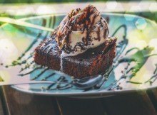 ¿Cómo hacer un brownie con helado?