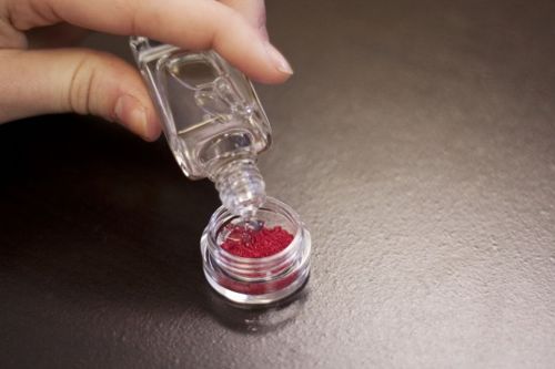 Cómo hacer un esmalte de uñas casero