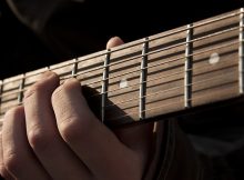 ¿Cómo cambiar las cuerdas de tu guitarra?