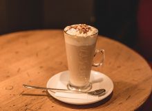 ¿Cómo hacer batido de café y caramelo?